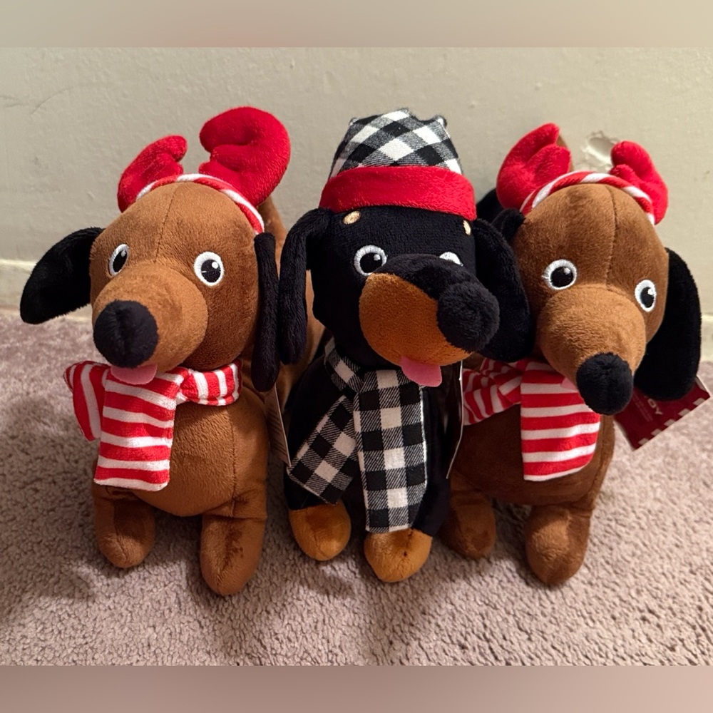 Take all 3
Dog Toy with squeaky sound Plaid Hat & Scarf
Christmas gift